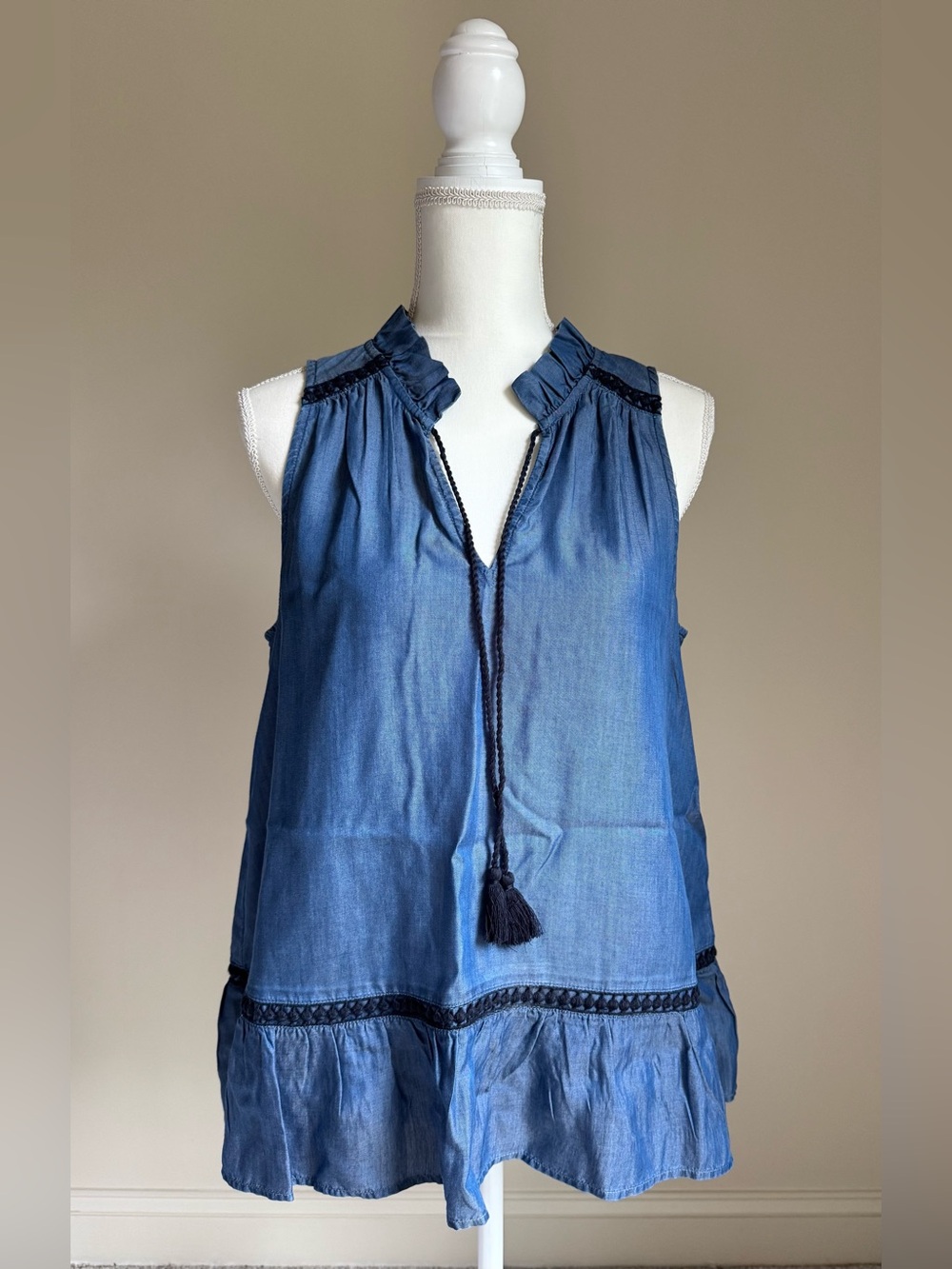 CROWN & IVY Denim Blue V-Neck w/ Tie Swing Tank Top Sz M